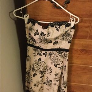Women’s strapless retro dress